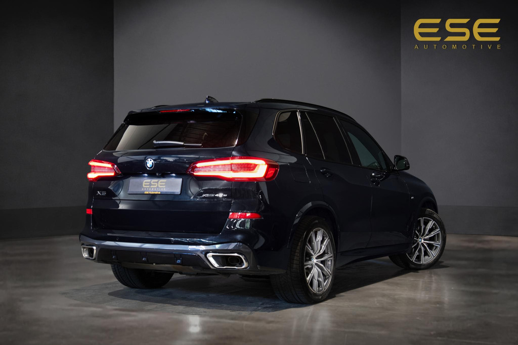 53604389-2.jpg
