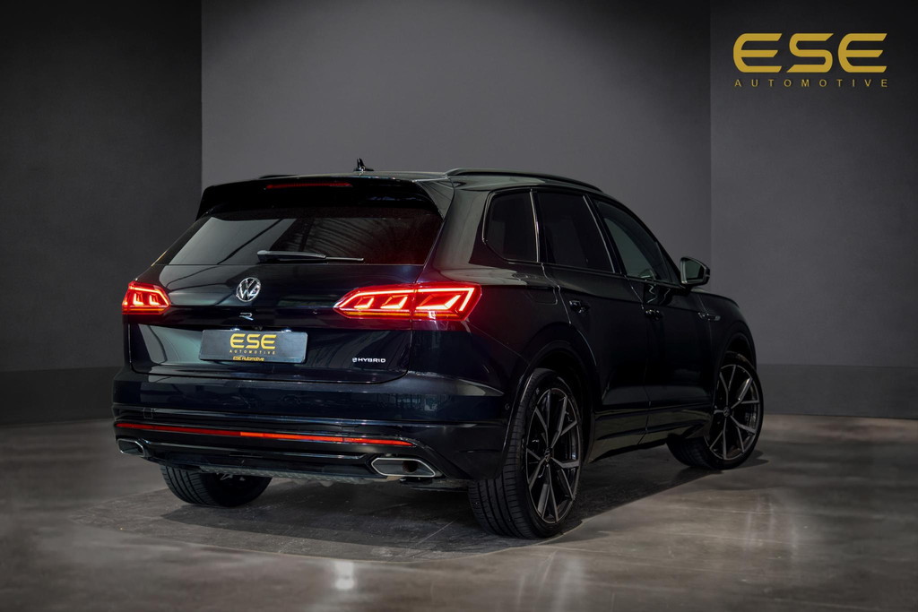 53943622-2.jpg
